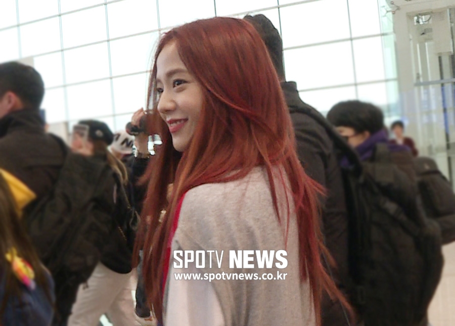 블랙핑크 출국, 역대급 인파 속 빛나는 여신들 [공항패션]
