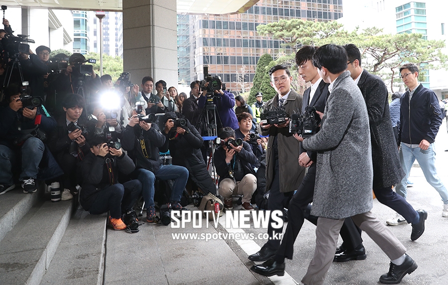 [포토S] 로이킴 향한 뜨거운 취재 열기