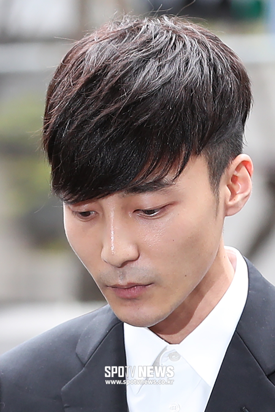[포토S] 고개 숙인 로이킴