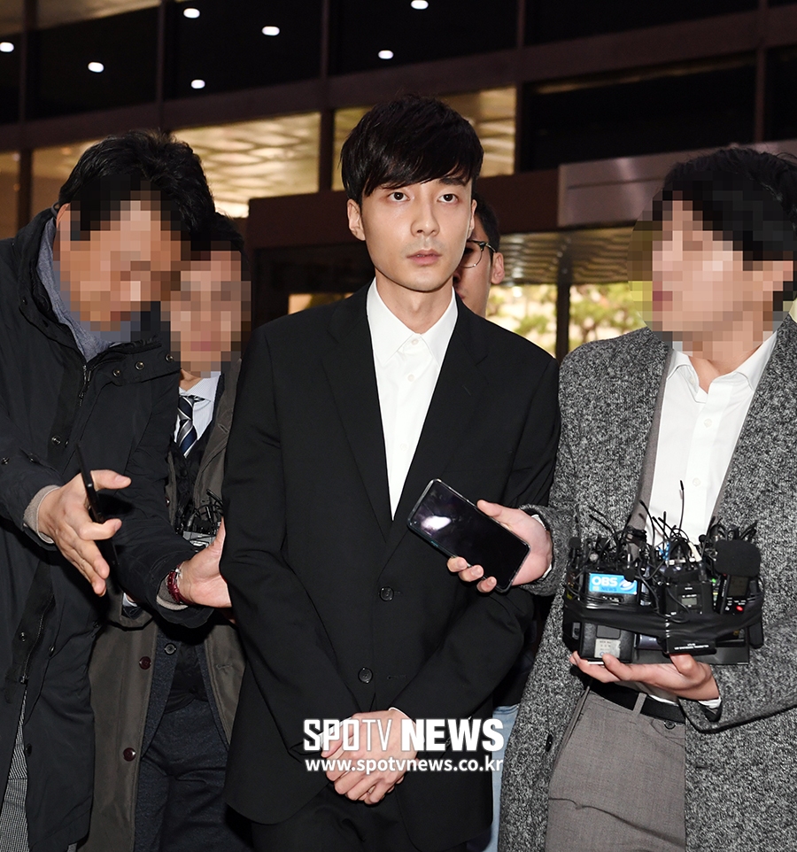 [포토S] 로이킴, 음란물 유포 피의자 신분으로 경찰서 출석