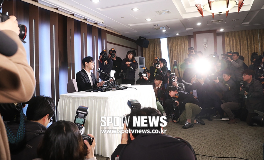 [포토S] 박유천에 쏠린 취재진의 눈