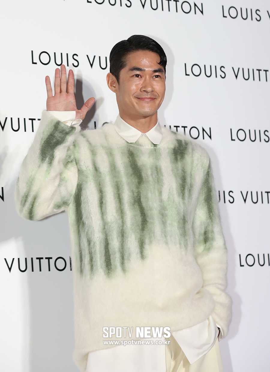 [포토S] 배정남, 개성있는 손인사