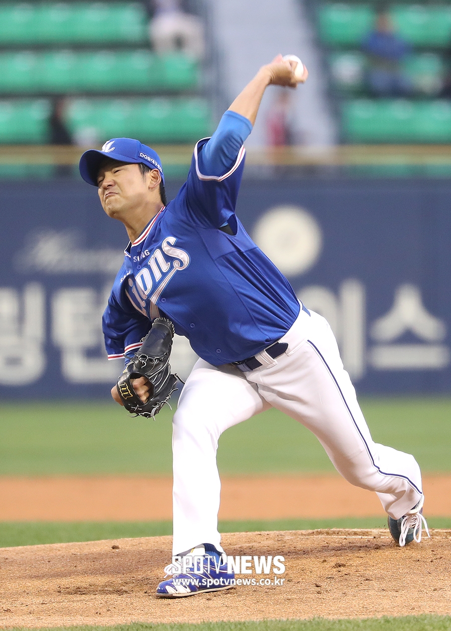 [포토S] 역투하는 삼성 선발 백정현