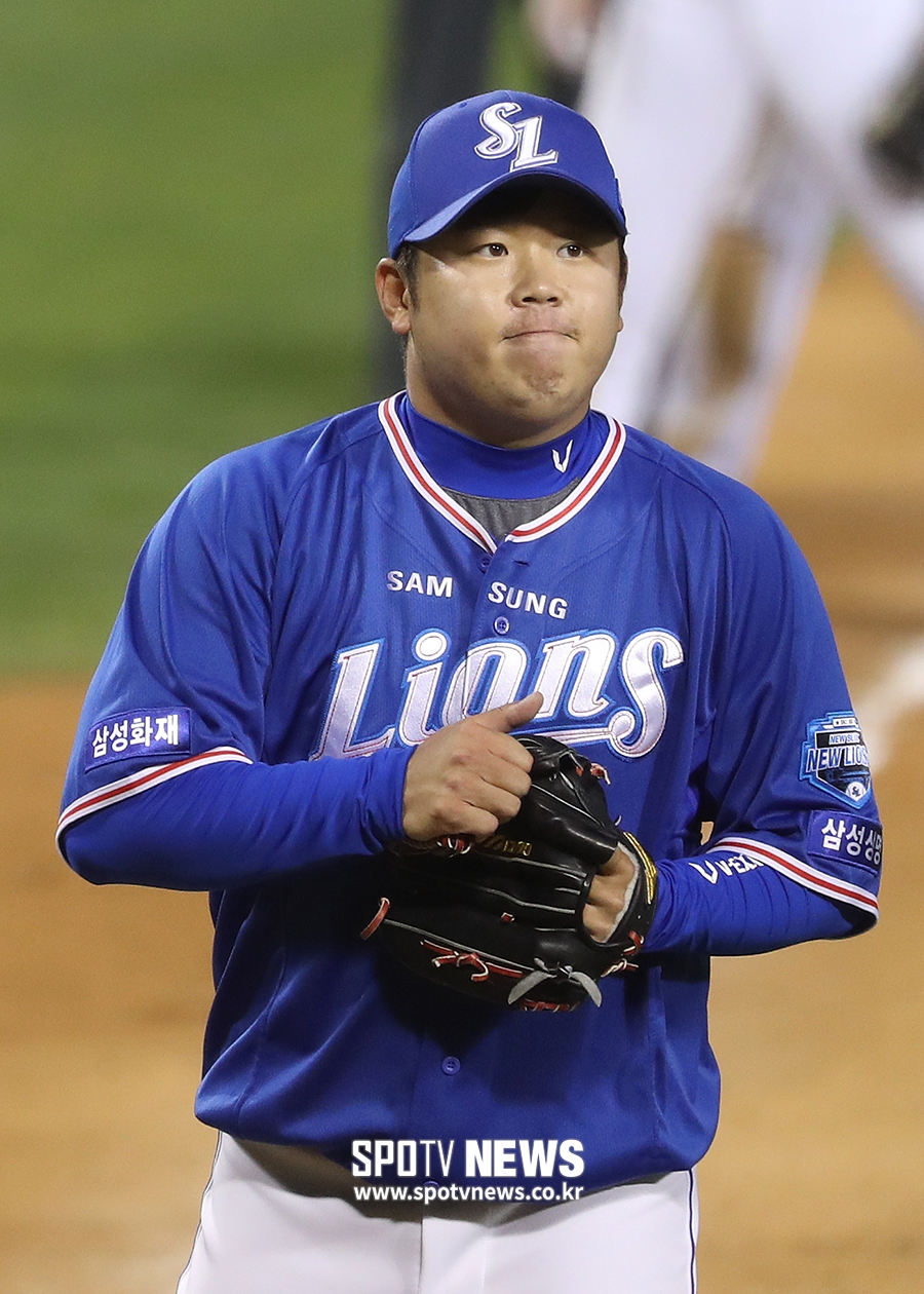 [포토S] 이승현, '폭투가 아쉬워'