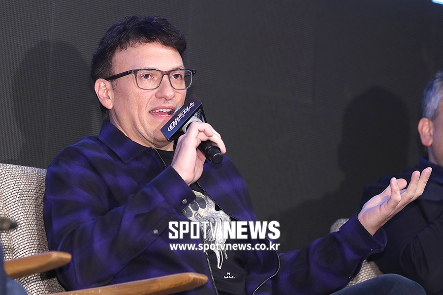 [포토S] 인사말 하는 어벤져스 안소니 루소 감독