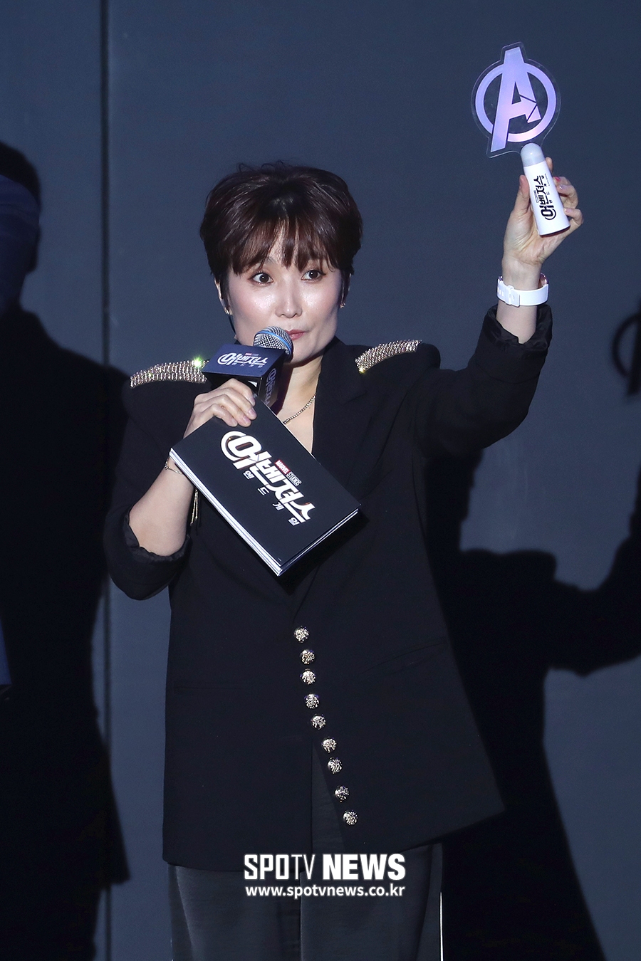 [포토S] 박경림, 모두 어벤져스 야광봉을 들고!