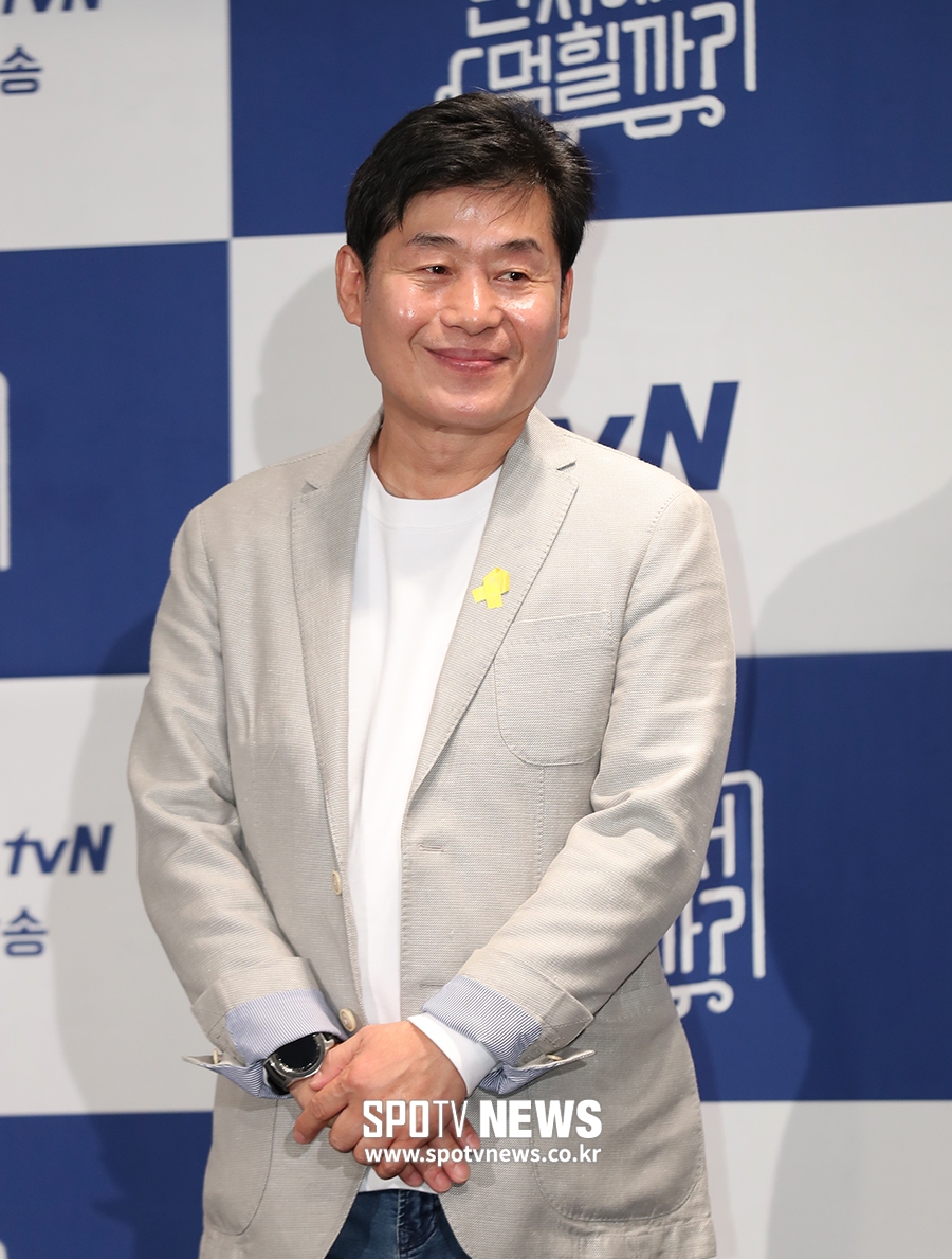 [포토S] 노란 리본 단 이연복 셰프