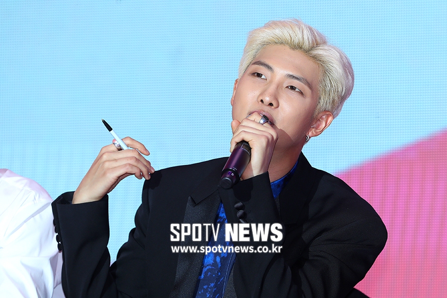 [포토S] 방탄소년단 RM, 외신 기자의 영어 질문에 영어로 대답