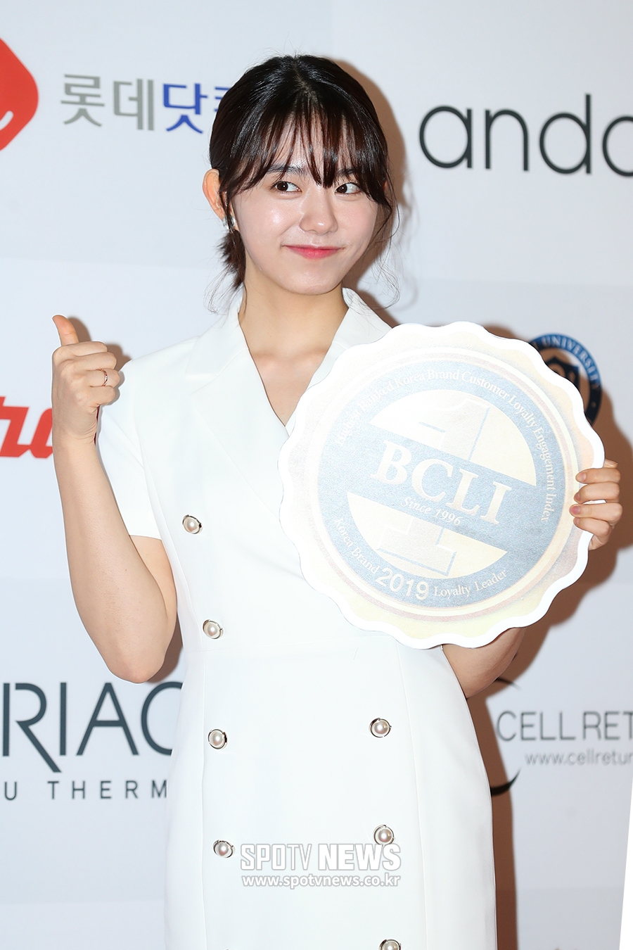 [포토S] 김소혜, 귀엽게 엄지 척!