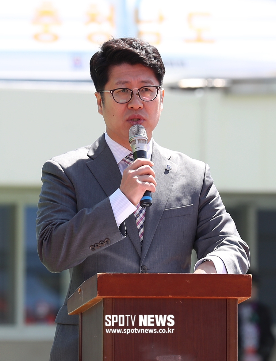 [포토S] 전국게이트볼대회 개막식 진행하는 정종흠 사무총장