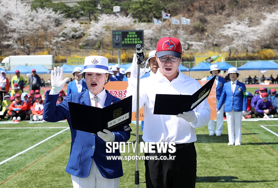 [포토S] 힘차게 선서하는 게이트볼 심판-선수 대표