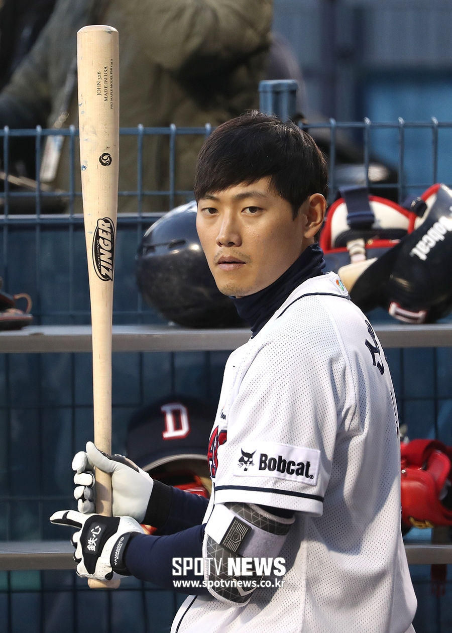 [포토S] 신성현, 더그아웃에서 이미지 트레이닝