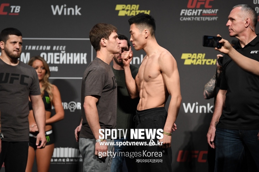 [UFC 계체 영상] 181cm 최승우…"와우 저 큰 체격을 보십쇼"