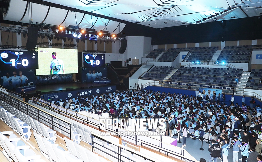 [포토S] 뷰잉 파티 즐기는 축구 팬들