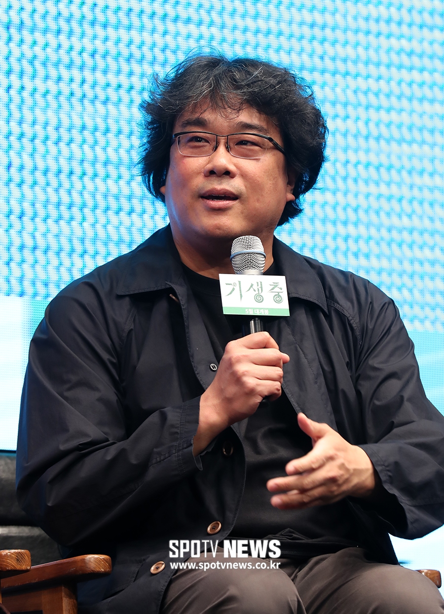 [포토S] 신작 설명하는 봉준호 감독