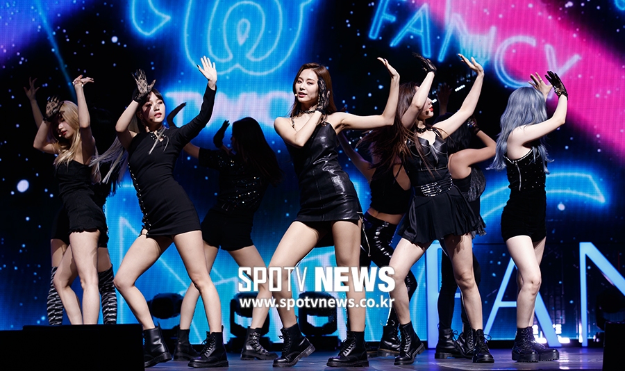 [포토S] 트와이스, 힘찬 신곡 무대