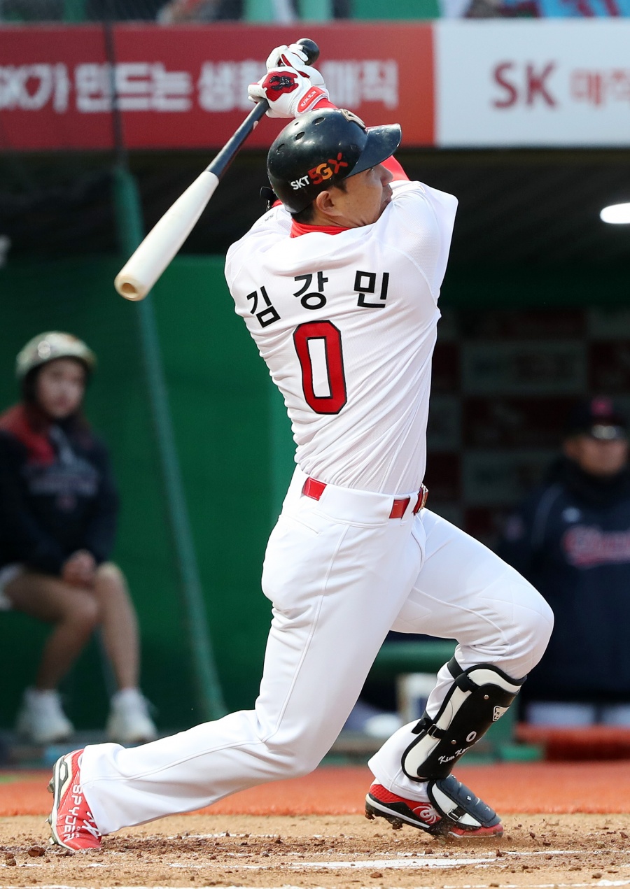 ‘KBO 최초 사례’ 김강민, 역대 최고령 중견수의 선입견 격파