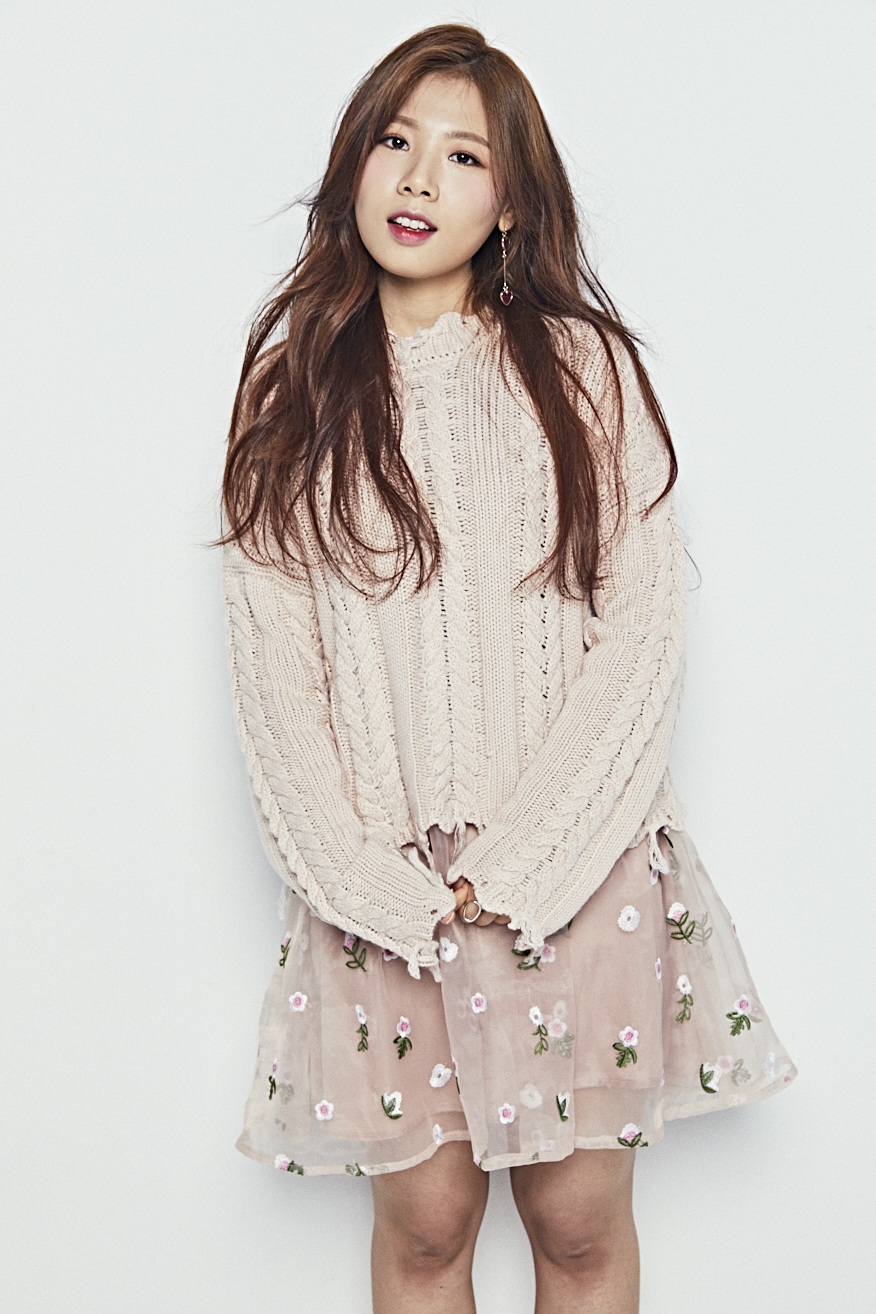 '고막여친' 이시은, 봄 감성 품었다…'카페 버스킹' 개최