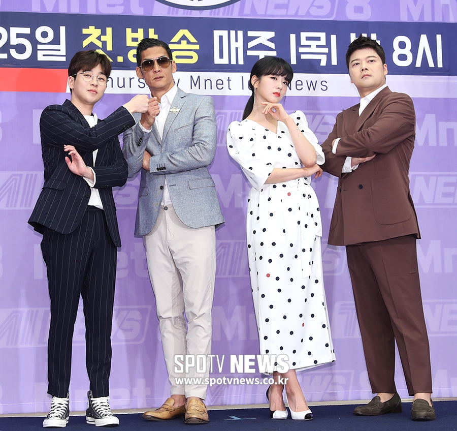 [포토S] 딘딘-박준형-윤보미-전현무, TMI NEWS 보도국!