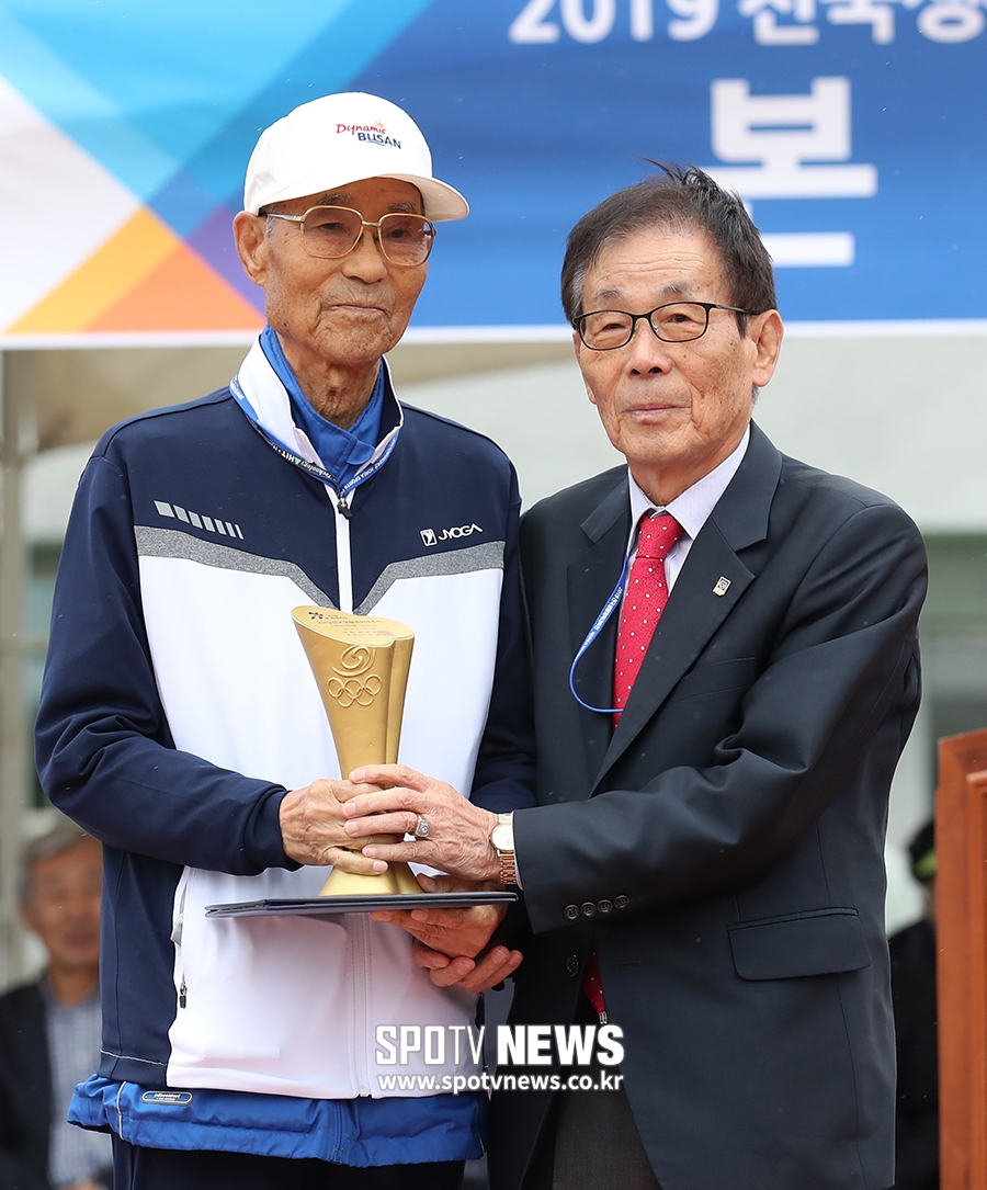 [포토S] 게이트볼 장수상 수상한 김철규 선수