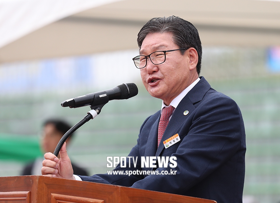 [포토S] 인사하는 박세복 영동군수