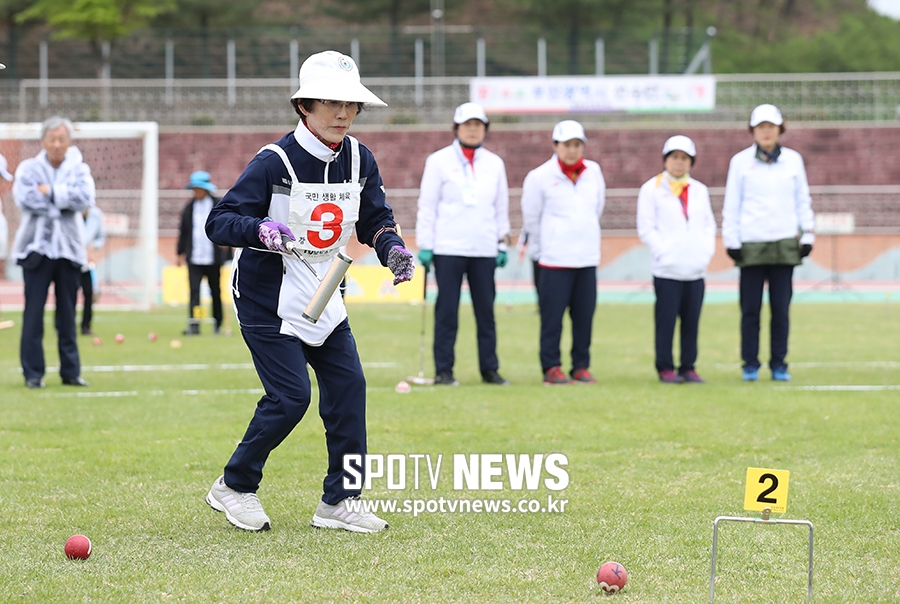 [포토S] 아쉬운 게이트볼 타격