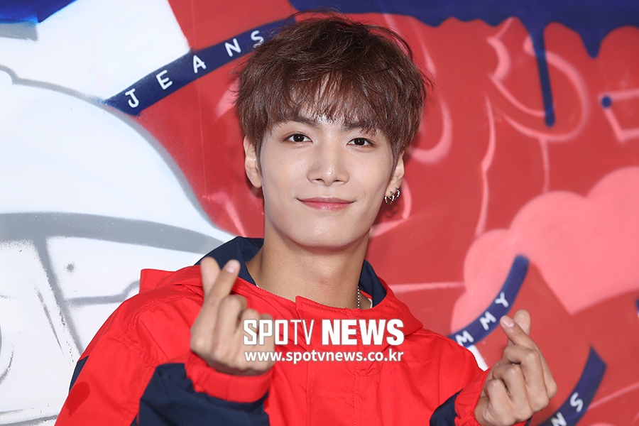 [포토S] 뉴이스트 JR, 귀여운 꼬부기의 하트
