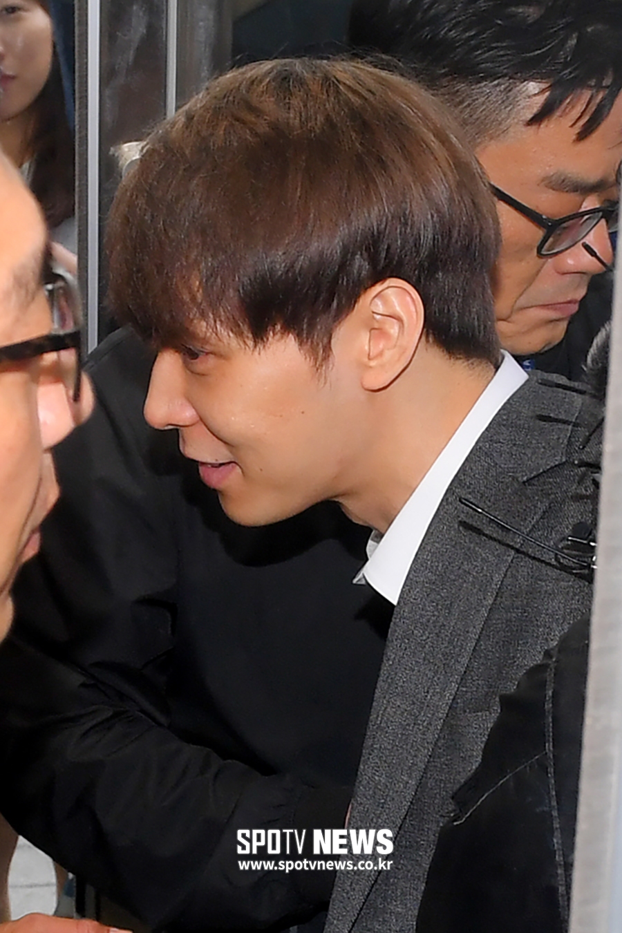 [포토S] 옅은 미소 띤 박유천