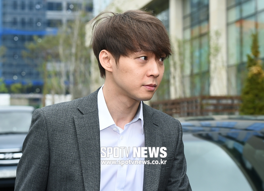 [포토S] 박유천, 마약 투약 혐의로 법원 출석