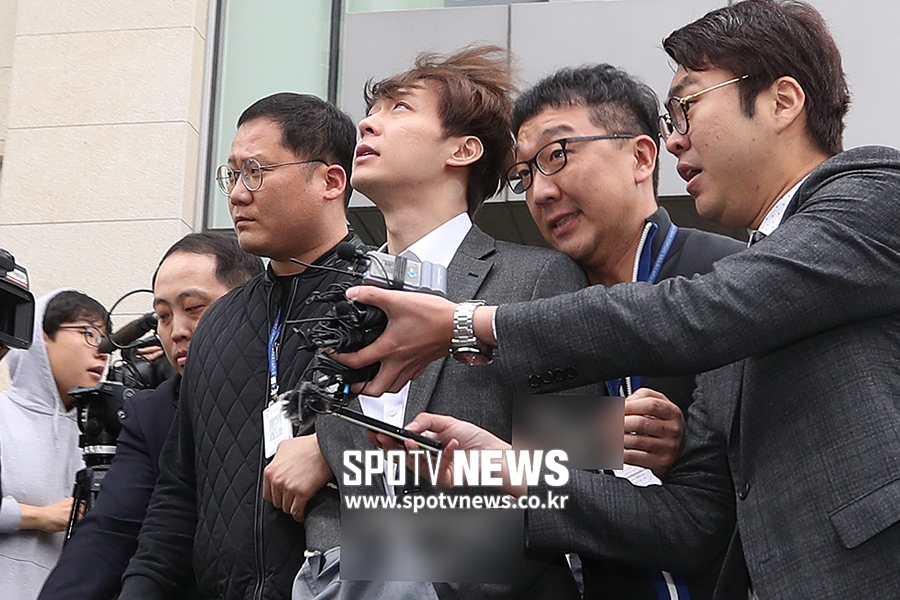 [포토S] 박유천, 포승줄에 묶여