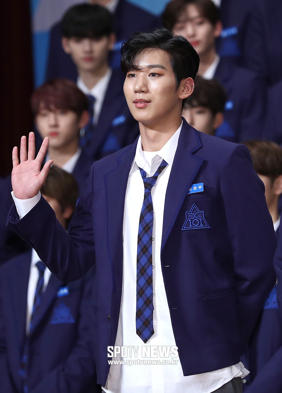 [포토S] '프로듀스 X 101' 김관우, 노는 오빠 느낌