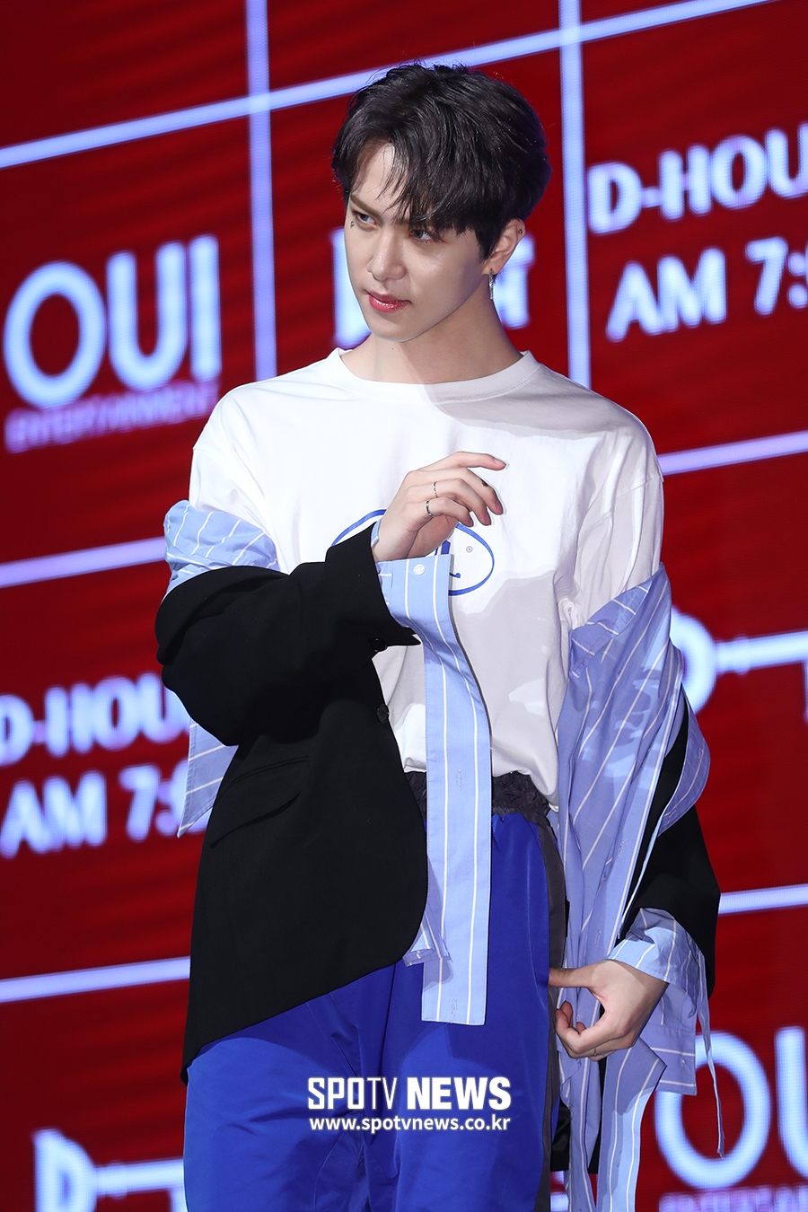 [포토S] 김동한, 섹시하게 재킷을 벗고