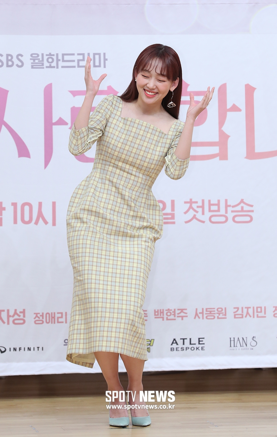 [포토S] 진기주, 개성있는 인사 포즈