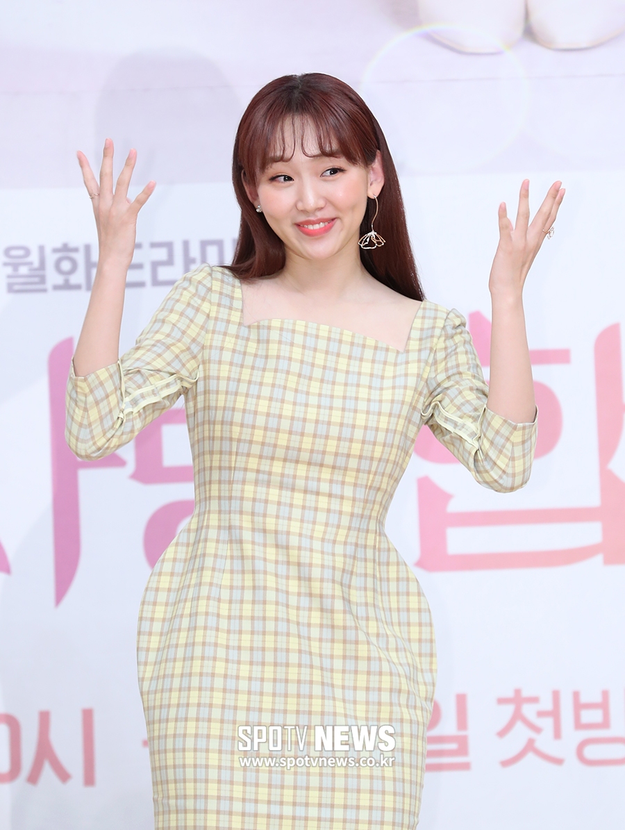 [포토S] 진기주, 귀여운 손인사