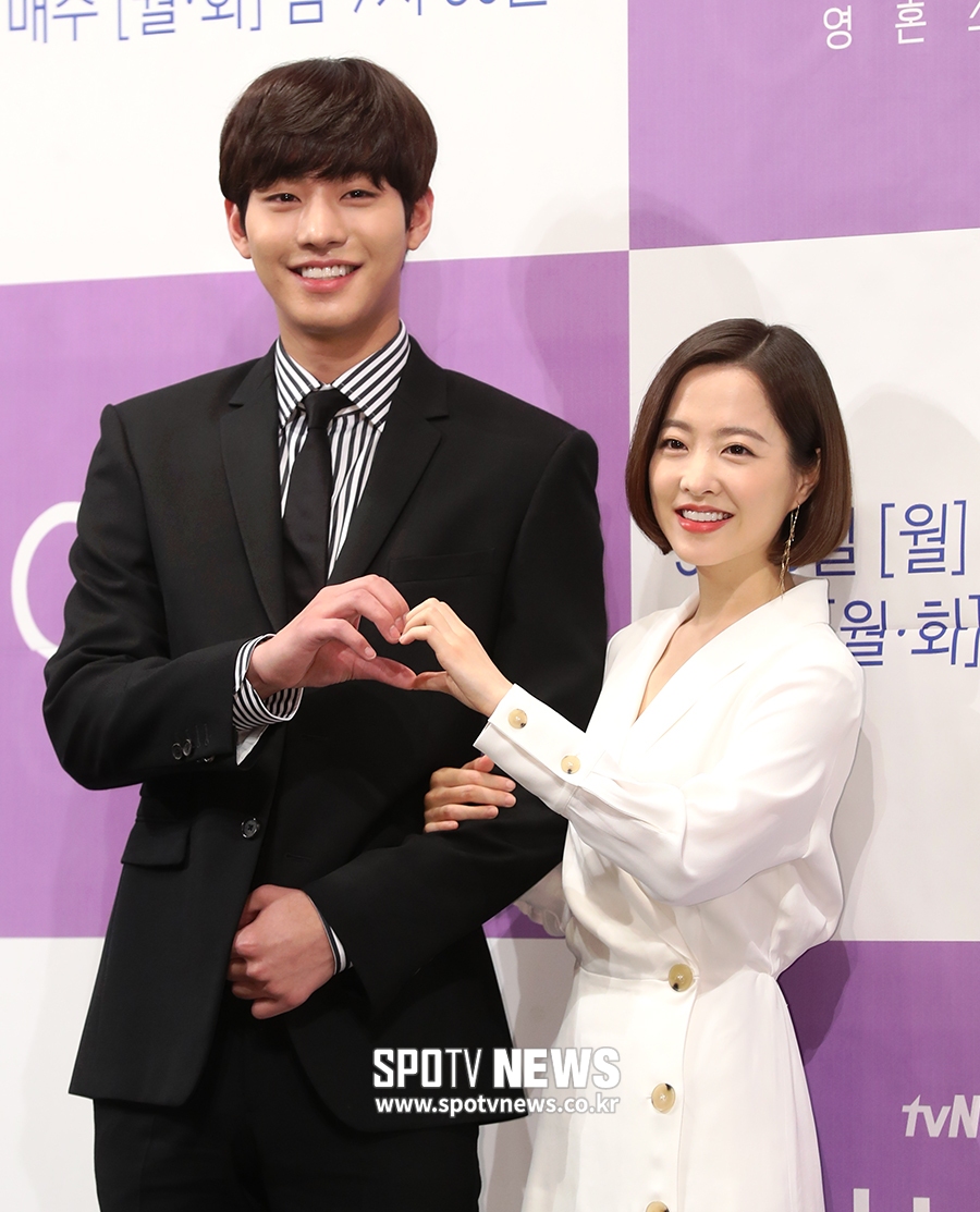[포토S] 안효섭-박보영, 사랑스러운 손하트