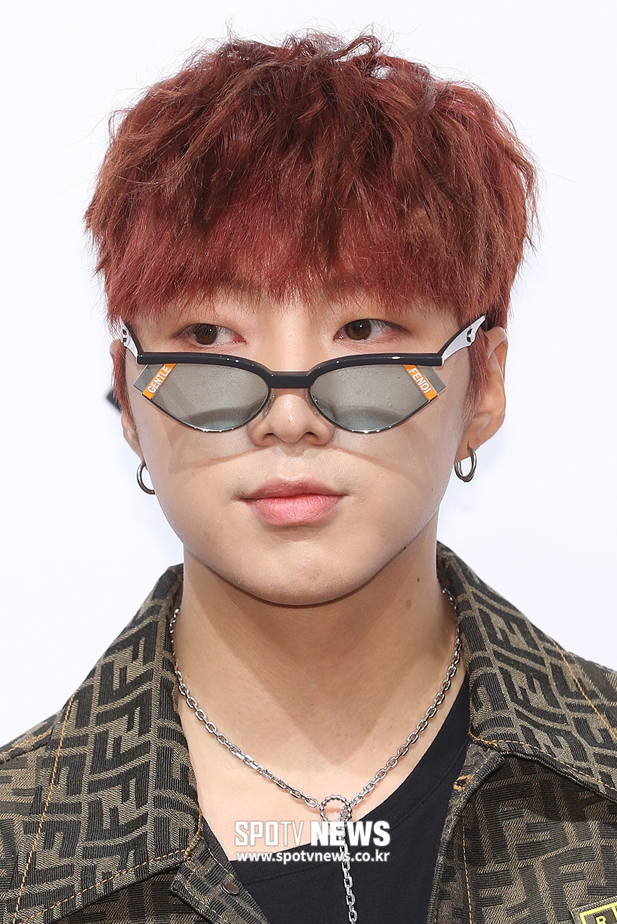 [포토S] 강승윤, 선글라스는 살짝 걸치고