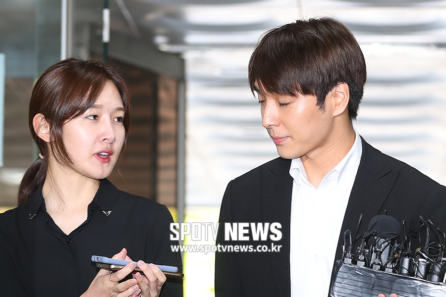 [포토S] 최종훈, 두 눈 감은 채 영장실질심사 출석