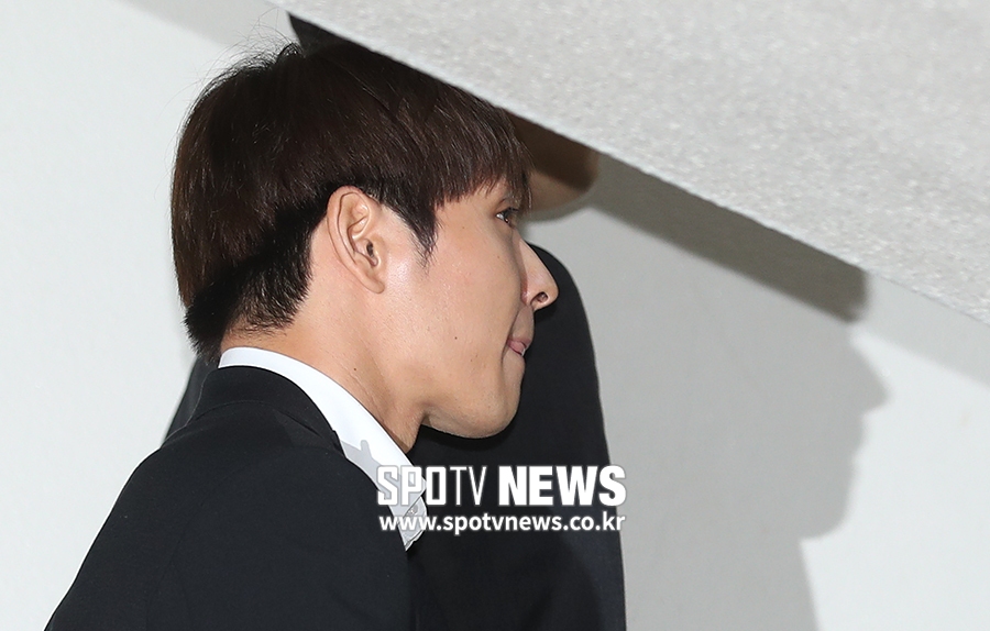 [포토S] 영장실질심사 출석 최종훈, 긴장한 모습