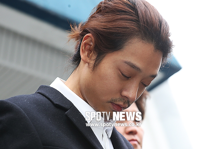 '불법 음란물 촬영 및 유포' 정준영, 첫 재판 출석…고개 숙인 '단톡방' 수장 [종합]
