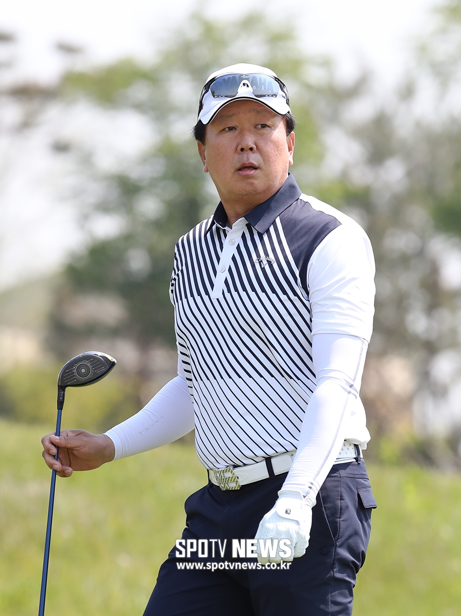 [포토S] 선동열 감독, '더 멀리 칠 수 있었는데'