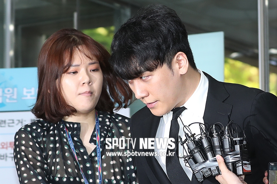 [포토S] 승리, 취재진 질문 무시하며 출석