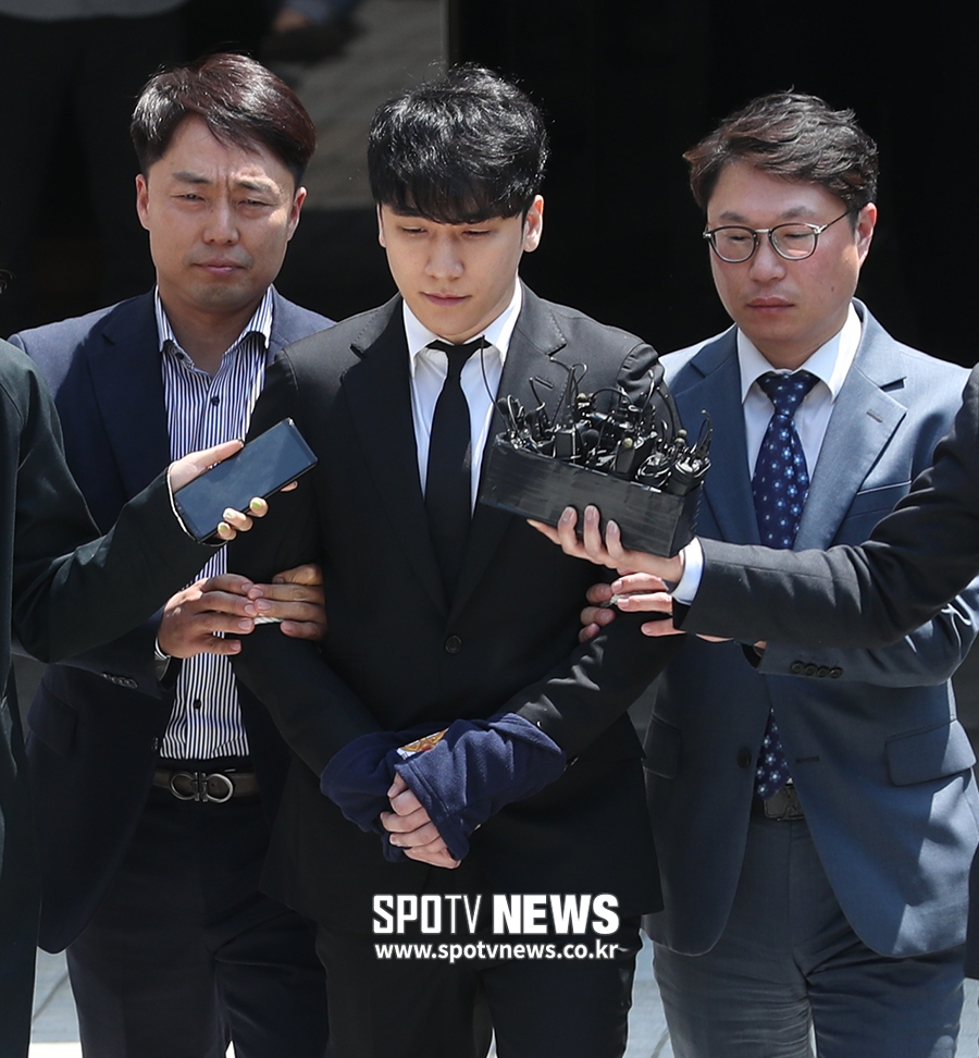 [포토S] 승리, 포승줄에 묶여 유치장으로