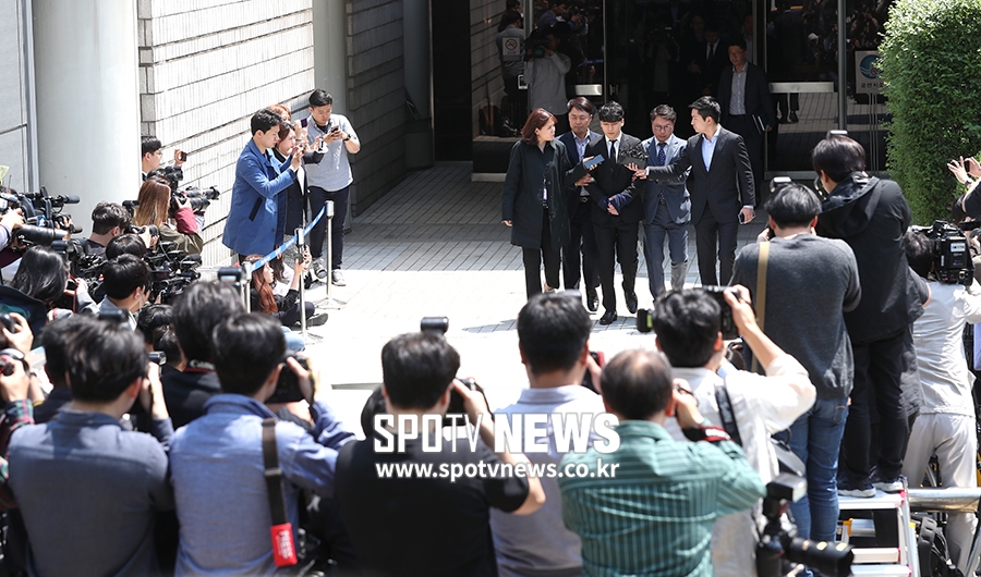 [포토S] 포승줄에 묶인 승리 향한 뜨거운 취재 열기