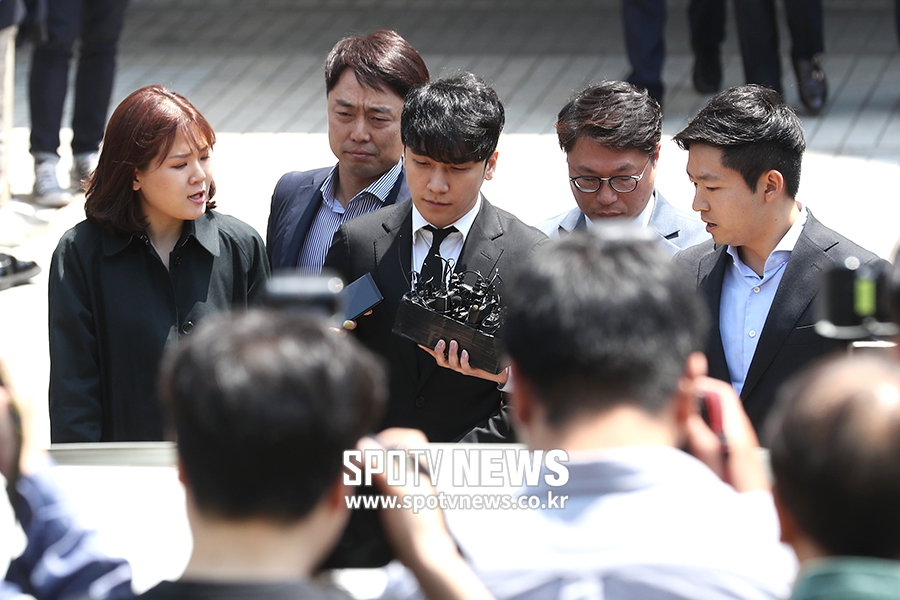 [포토S] 승리, 초점 없는 눈빛으로