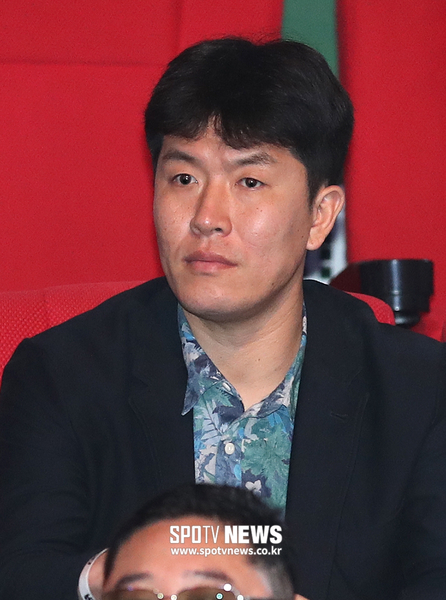 [포토S] 김병현, 권아솔 경기 보러 로드FC 직관