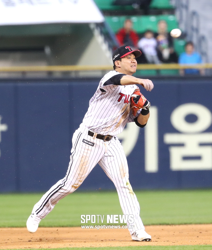 [포토S] 김민성, 이닝을 끝내는 호수비