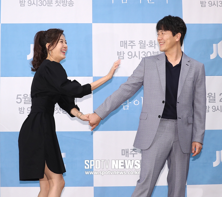 [포토S] 김하늘-감우성, 실제 커플 느낌