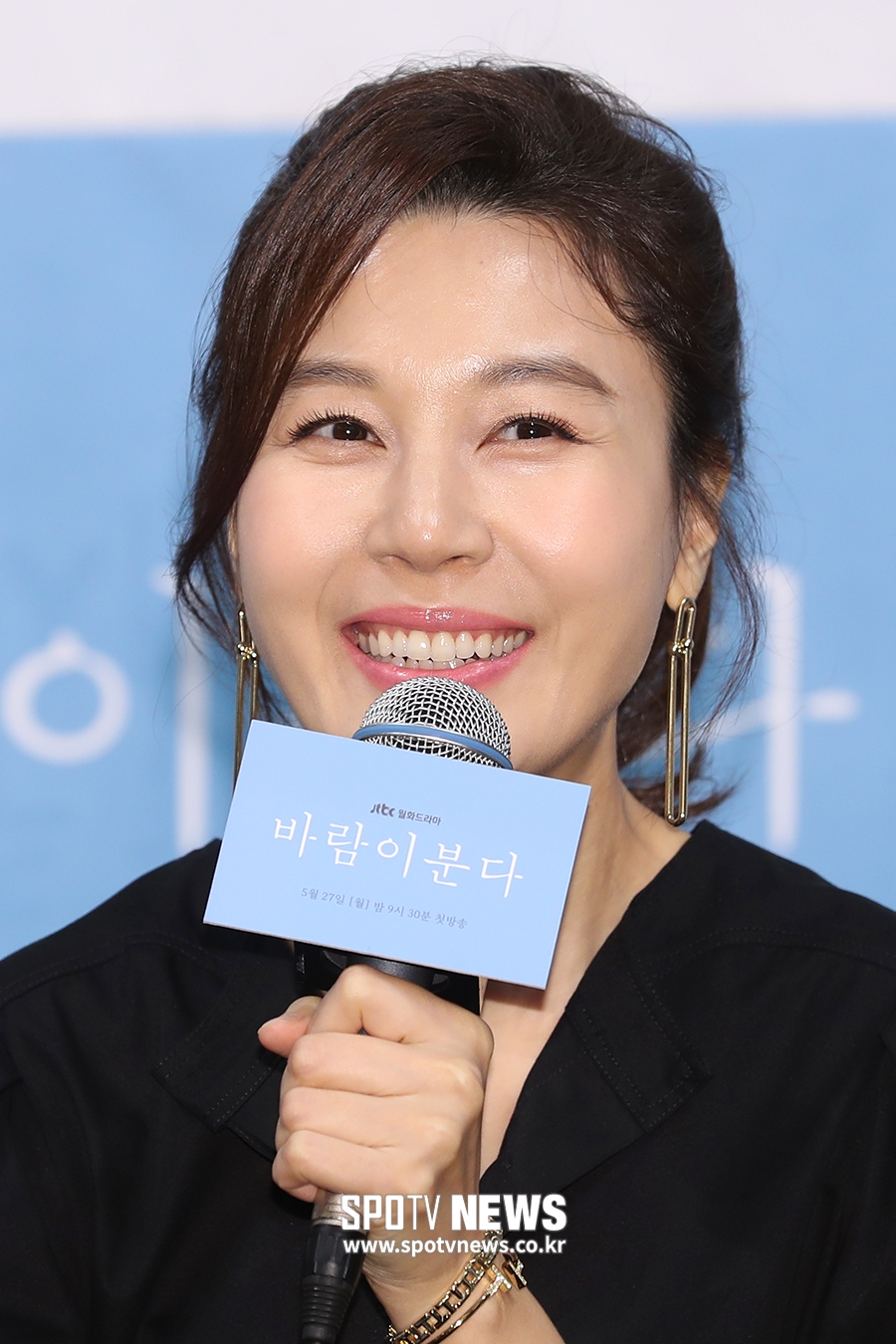 [포토S] 미소 짓는 김하늘