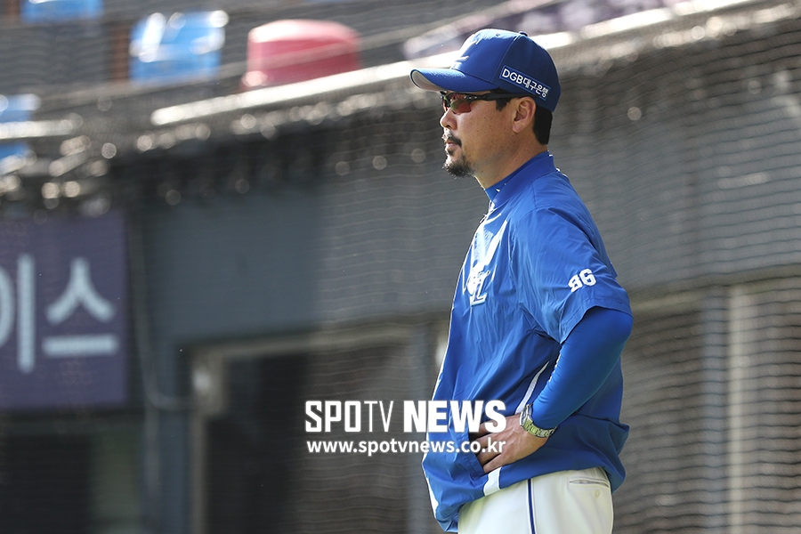 [포토S] 훈련 지켜보는 김한수 감독