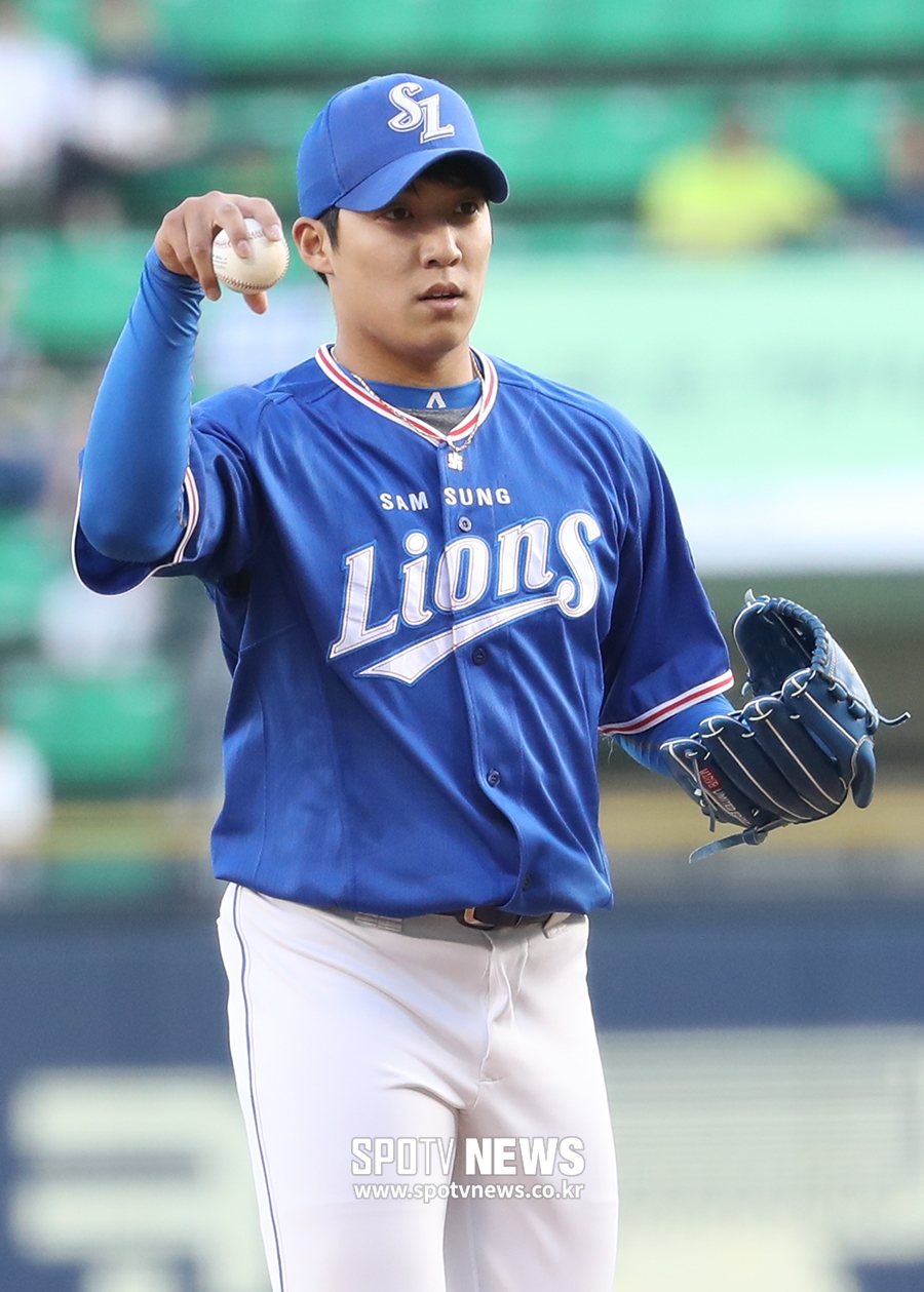 [포토S] 포수 바라보는 원태인